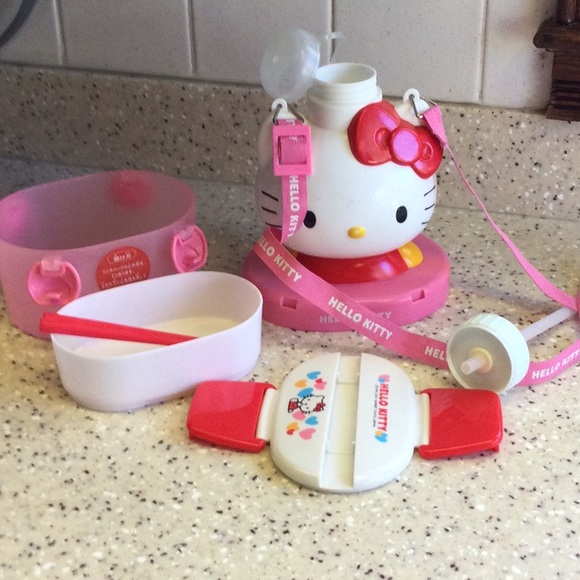 Hello kitty lunch box with water bottle - Picture 4 of 4